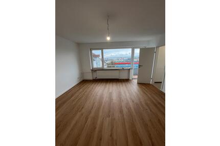 Neuwertige 1 Zimmer Wohnung mit Balkon und Pantryküche - Bad Vilbel