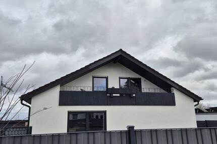 Geräumige 3 Zimmer Dachgeschoßwohnung saniert mit Balkon - Eberdingen