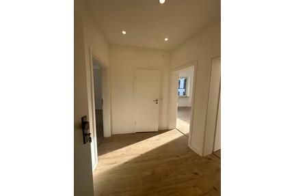 Ab sofort: Frisch sanierte, helle Wohnung mit neuem Bad - Wuppertal Gemarkung Langerfeld