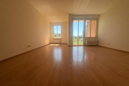 2-Zimmer (59 m²) im 2. OG mit Balkon, neuer EBK & TG-Stellplatz - Schönefeld