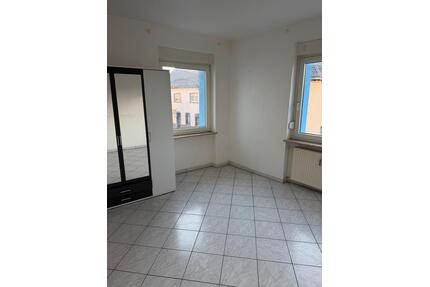 2-Helle Zimmer Wohnung - 850,00&nbsp;EUR Kaltmiete, ca.&nbsp; 60,00&nbsp;m&sup2; in Schwetzingen (PLZ: 68723)