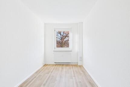 Erstbezug nach Sanierung! 3 Zimmer mit Balkon und Bad mit Dusche und Wanne - Chemnitz Hilbersdorf