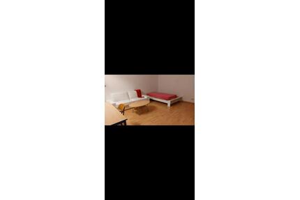 Gr. Zimmer 550 € mit Balkon 3-er WG für MANN !!! ab 1.1. 2027!!! - Mannheim Innenstadt