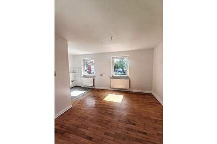 Teilrenovierte helle 3 Zimmer Wohnung - Zweibrücken