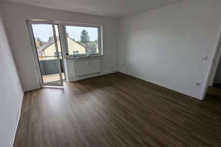 Neu renovierte 2-Zimmer Wohnung inkl. Stellplatz - Frankfurt am Main Rödelheim