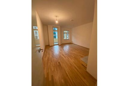 Modern sanierte 2,5 Zimmer Altbauwohnung mit Balkon! - Leipzig Ost