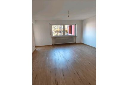 Sonnige und geräumige 3 Zimmer Wohnung - Nürnberg Langwasser
